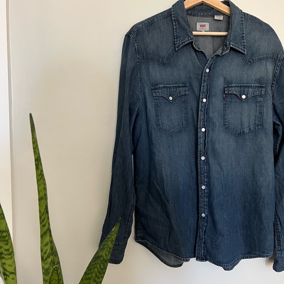 Levi’s Western Shirt - Picture 1 of 5